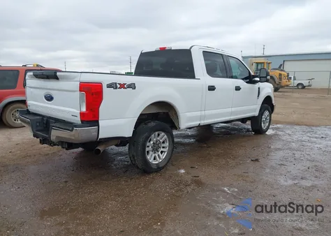 2017 Ford F-250 Xlt z USA, uszkodzony, nr VIN 1FT7W2B61HEC45933